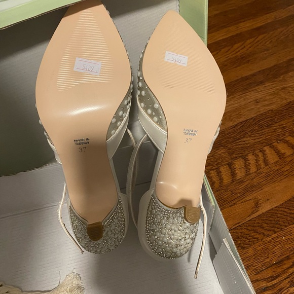 NIB Vintage-Inspired Kitten Bridal Heels Size 7 - Picture 4 of 4